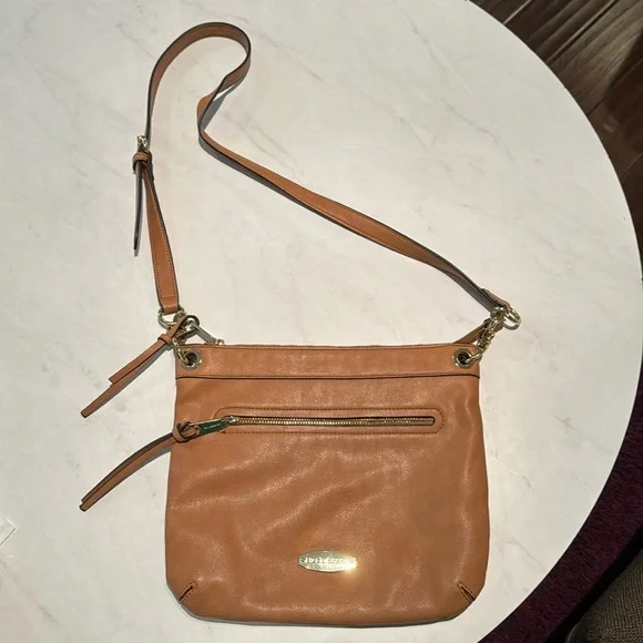 Liz Claiborne camel tan purse gold metal shoulder strap adjustable side pockets​ - Picture 2 of 12